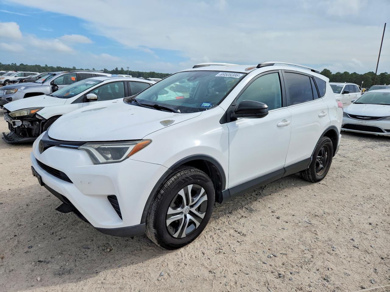 2017 TOYOTA RAV4 — Front 3/4