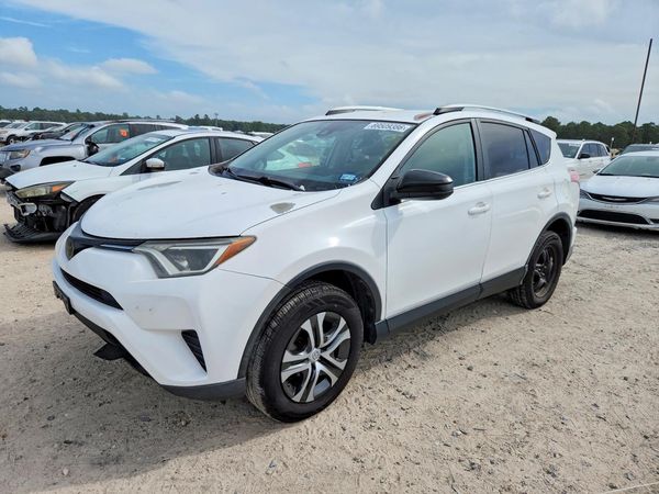 2017 TOYOTA RAV4 — Front 3/4
