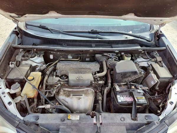 2017 TOYOTA RAV4 — Engine bay