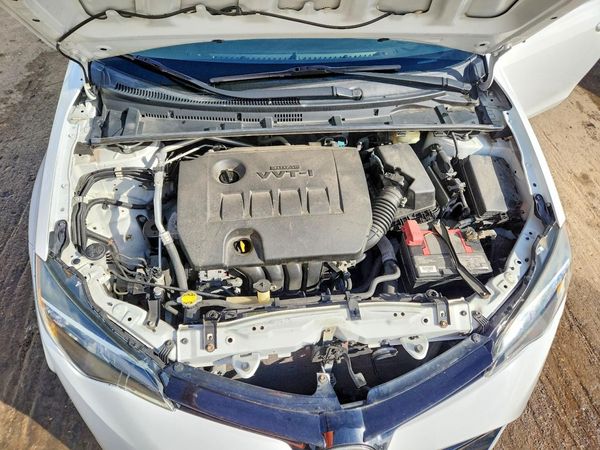 2017 TOYOTA COROLLA — Engine bay