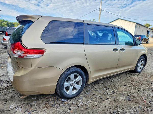 2012 TOYOTA SIENNA — PSRA
