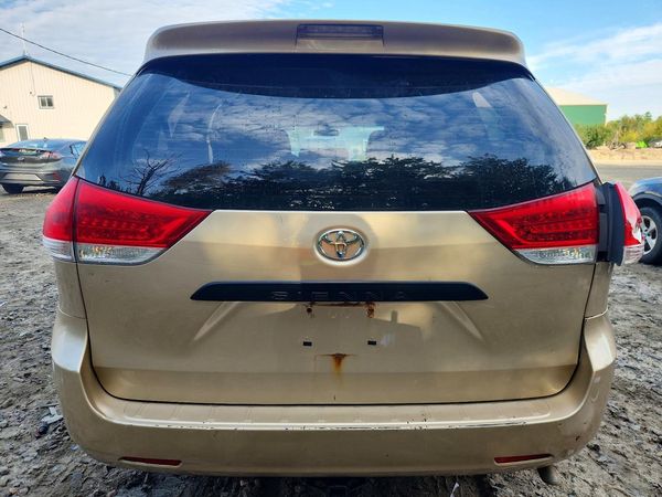 2012 TOYOTA SIENNA — DIRR