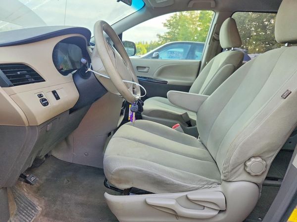 2012 TOYOTA SIENNA — DENT