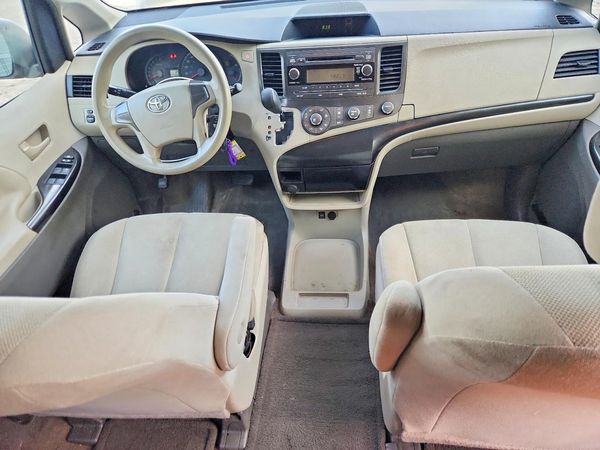 2012 TOYOTA SIENNA — CKPT