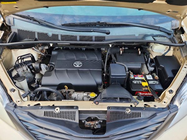 2012 TOYOTA SIENNA — Engine bay