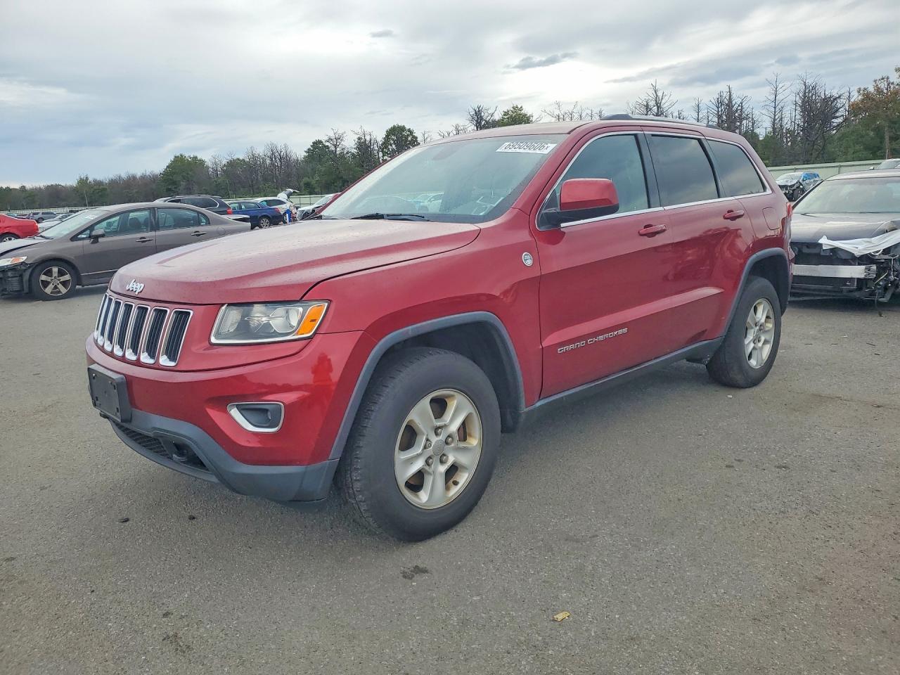 2015 JEEP GRAND CHEROKEE Laredo — Front 3/4