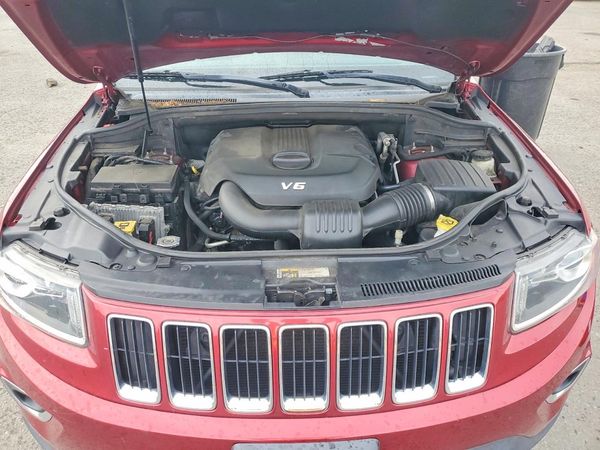2015 JEEP GRAND CHEROKEE Laredo — Engine bay