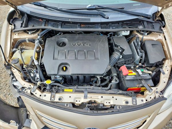 2013 TOYOTA COROLLA — Engine bay