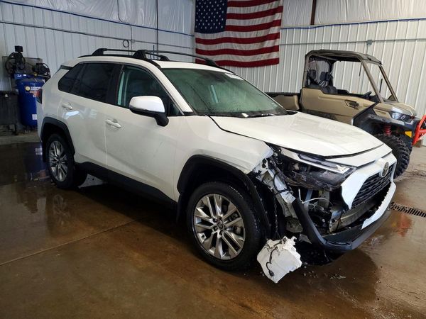 2024 TOYOTA RAV4 XLE Premium — Passenger 3/4