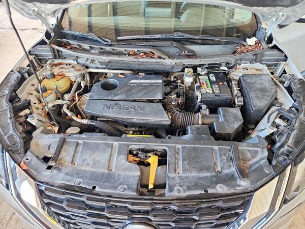 2023 NISSAN ROGUE SV — Engine bay