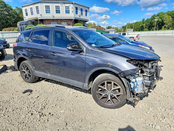 2018 TOYOTA RAV4 SE — Passenger 3/4