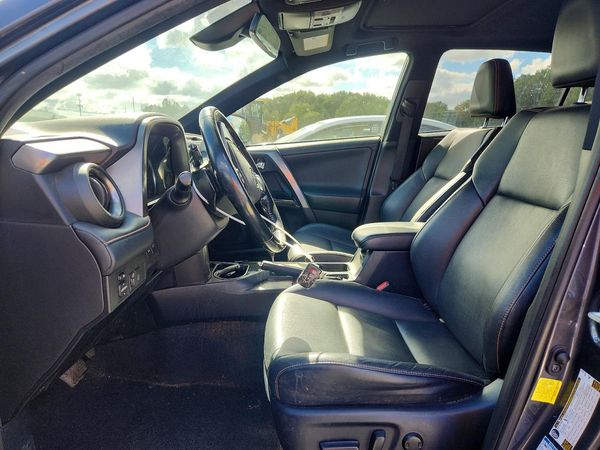 2018 TOYOTA RAV4 SE — DENT