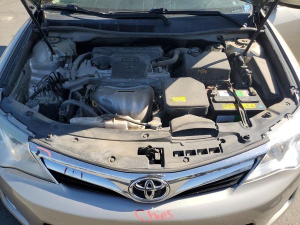 2013 TOYOTA CAMRY — Engine bay
