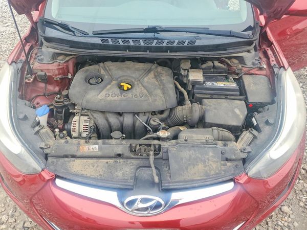 2014 HYUNDAI ELANTRA — Engine bay