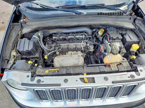 2016 JEEP RENEGADE Limited — Engine bay