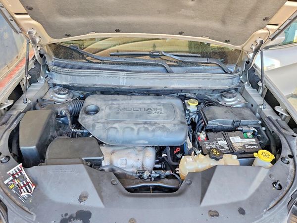 2019 JEEP CHEROKEE — Engine bay
