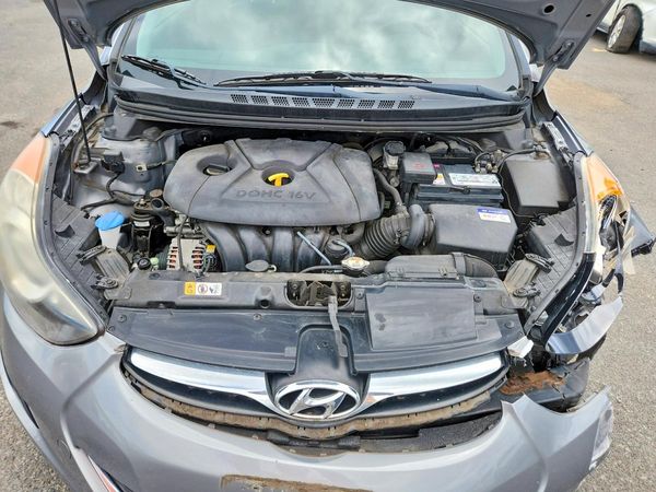 2013 HYUNDAI ELANTRA — Engine bay