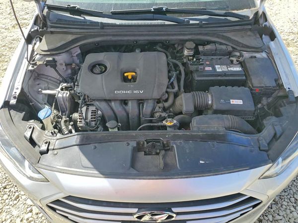 2018 HYUNDAI ELANTRA — Engine bay