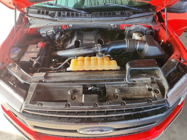 2018 FORD F150 — Engine bay