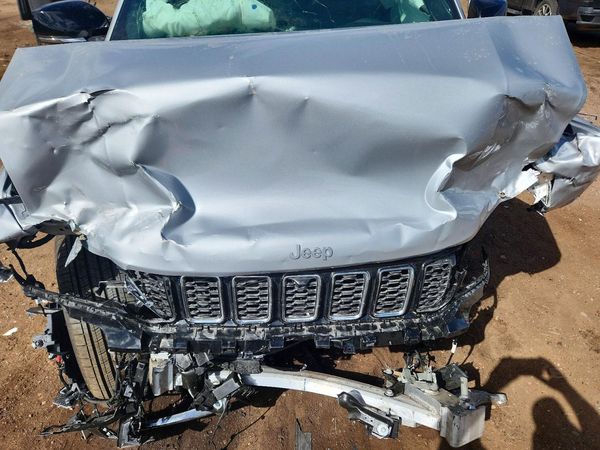 2025 JEEP CHEROKEE Limited — Engine bay