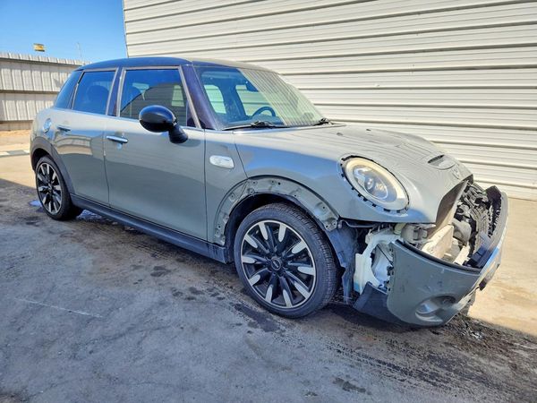 2017 MINI COOPER — Passenger 3/4