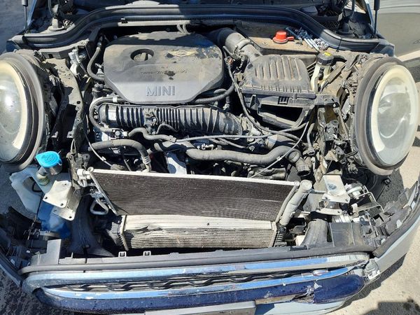 2017 MINI COOPER — Engine bay