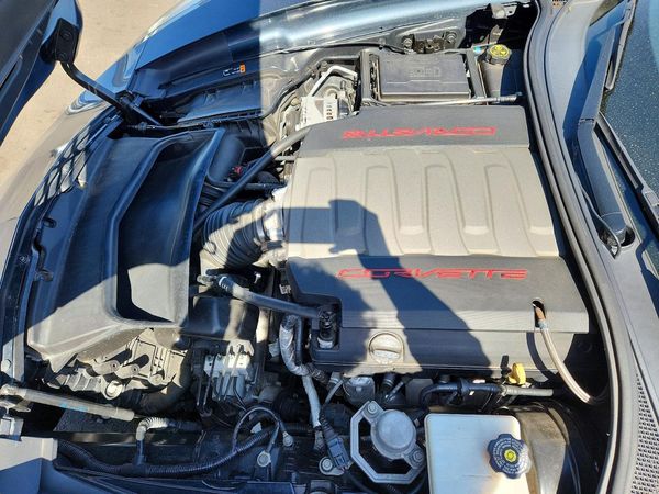 2019 CHEVROLET CORVETTE Stingray Standard 1LT — Engine bay