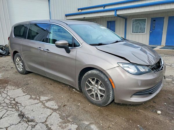2017 CHRYSLER PACIFICA — Passenger 3/4
