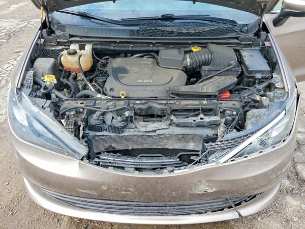 2017 CHRYSLER PACIFICA — Engine bay