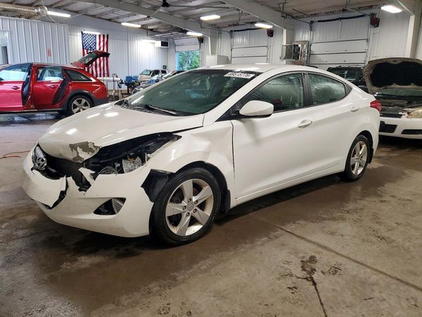 2013 HYUNDAI ELANTRA — DSFA — Front 3/4