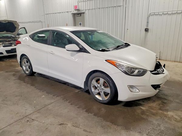 2013 HYUNDAI ELANTRA — Passenger 3/4