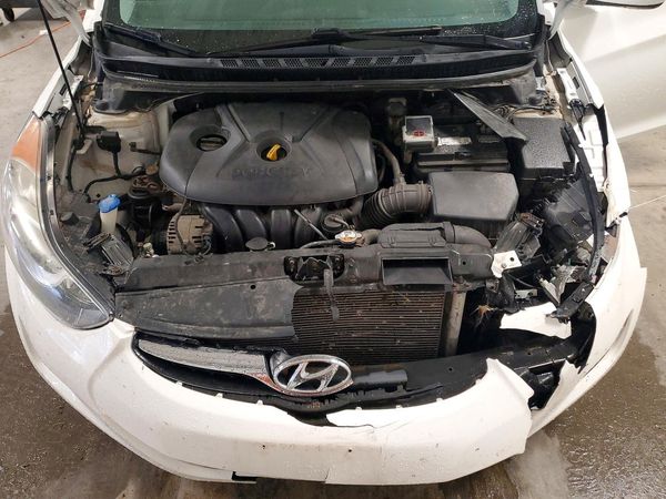 2013 HYUNDAI ELANTRA — Engine bay