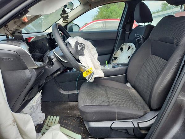 2025 NISSAN KICKS — DENT