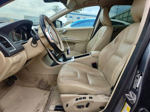 2016 VOLVO XC60 SV33 Premier — DENT