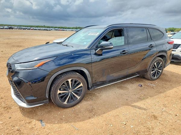 2021 TOYOTA HIGHLANDER — Front 3/4