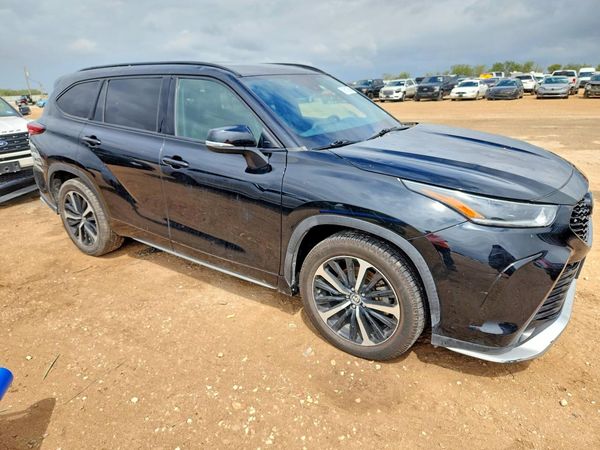 2021 TOYOTA HIGHLANDER — Passenger 3/4