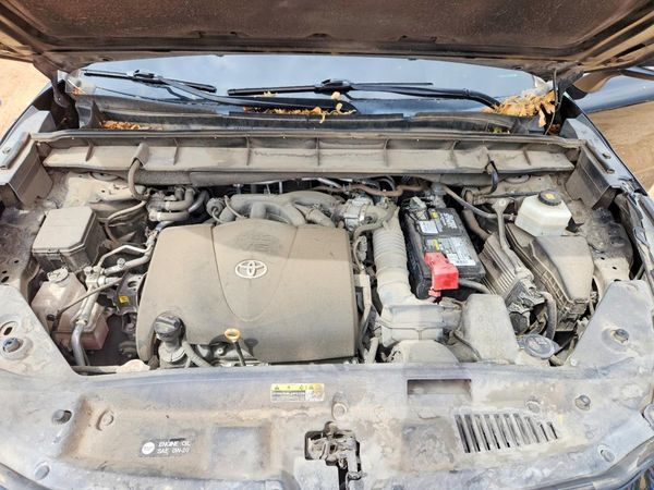 2021 TOYOTA HIGHLANDER — Engine bay