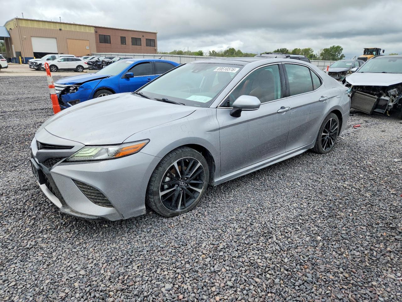 2019 TOYOTA CAMRY XSE — Front 3/4