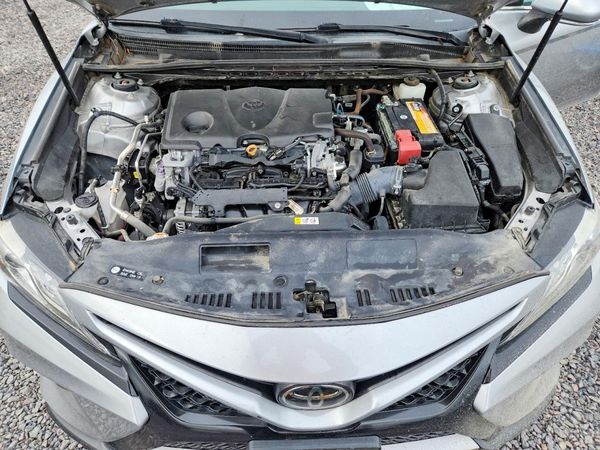 2019 TOYOTA CAMRY XSE — Engine bay