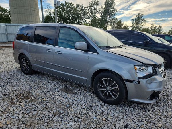 2017 DODGE GRAND CARAVAN SXT — Passenger 3/4
