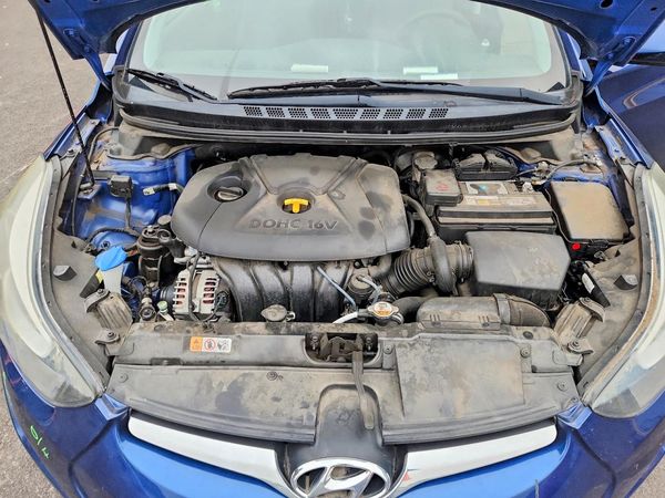 2015 HYUNDAI ELANTRA — Engine bay