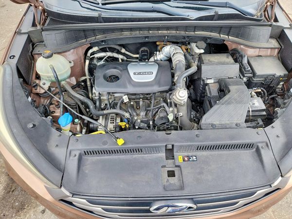 2016 HYUNDAI TUCSON — Engine bay