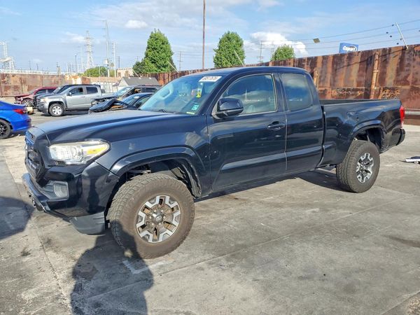 2016 TOYOTA TACOMA — Front 3/4