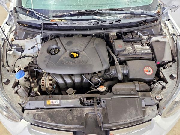 2016 HYUNDAI ELANTRA — Engine bay