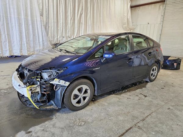 2015 TOYOTA PRIUS — DSFA — Front 3/4