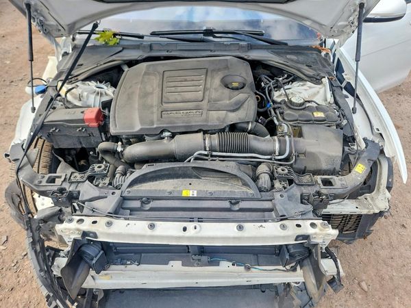 2018 JAGUAR XE — Engine bay