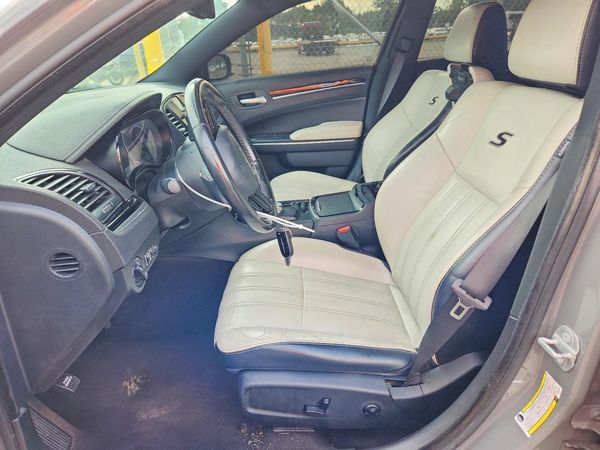 2018 CHRYSLER 300 — DENT