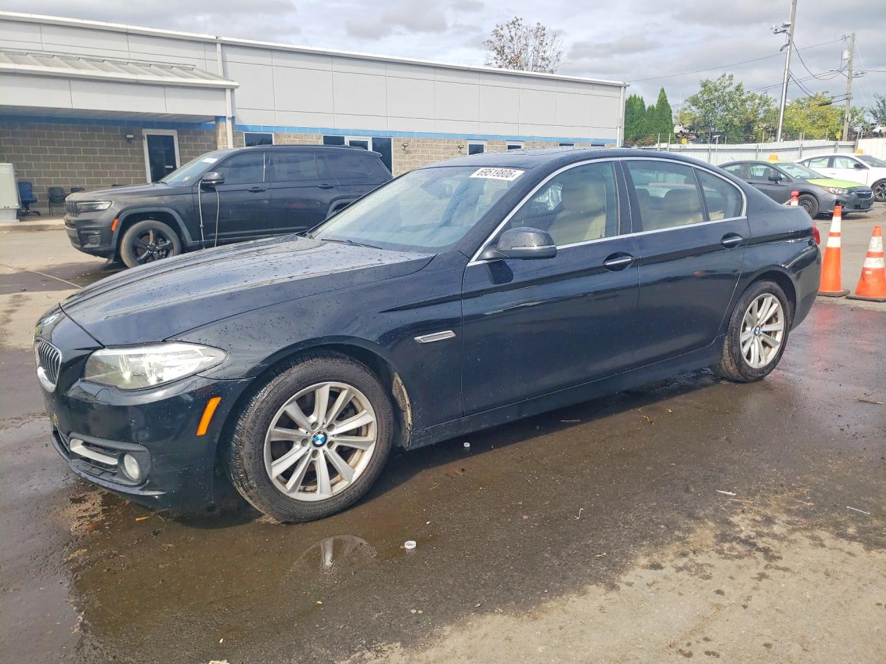 2016 BMW 528 xDrive — Front 3/4