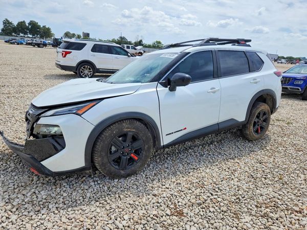 2025 NISSAN ROGUE SV — Front 3/4