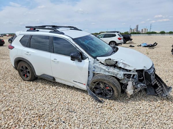 2025 NISSAN ROGUE SV — Passenger 3/4